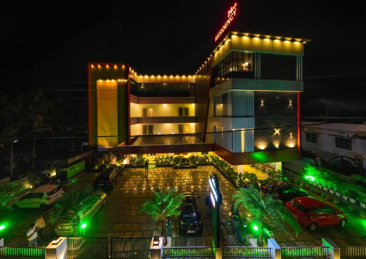 Hotel 24Inn Residency Pathanāmthitta エクステリア 写真
