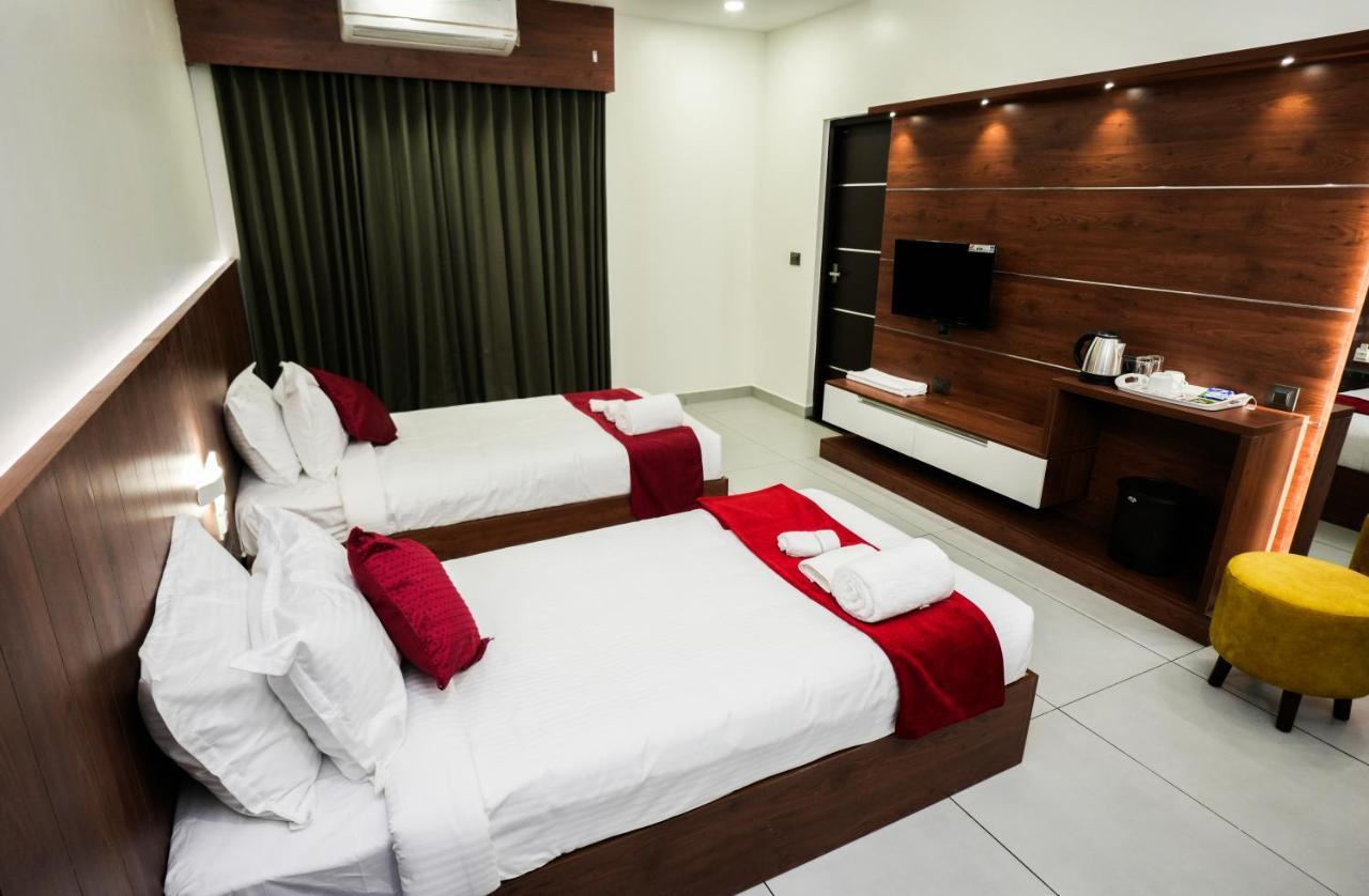 Hotel 24Inn Residency Pathanāmthitta エクステリア 写真
