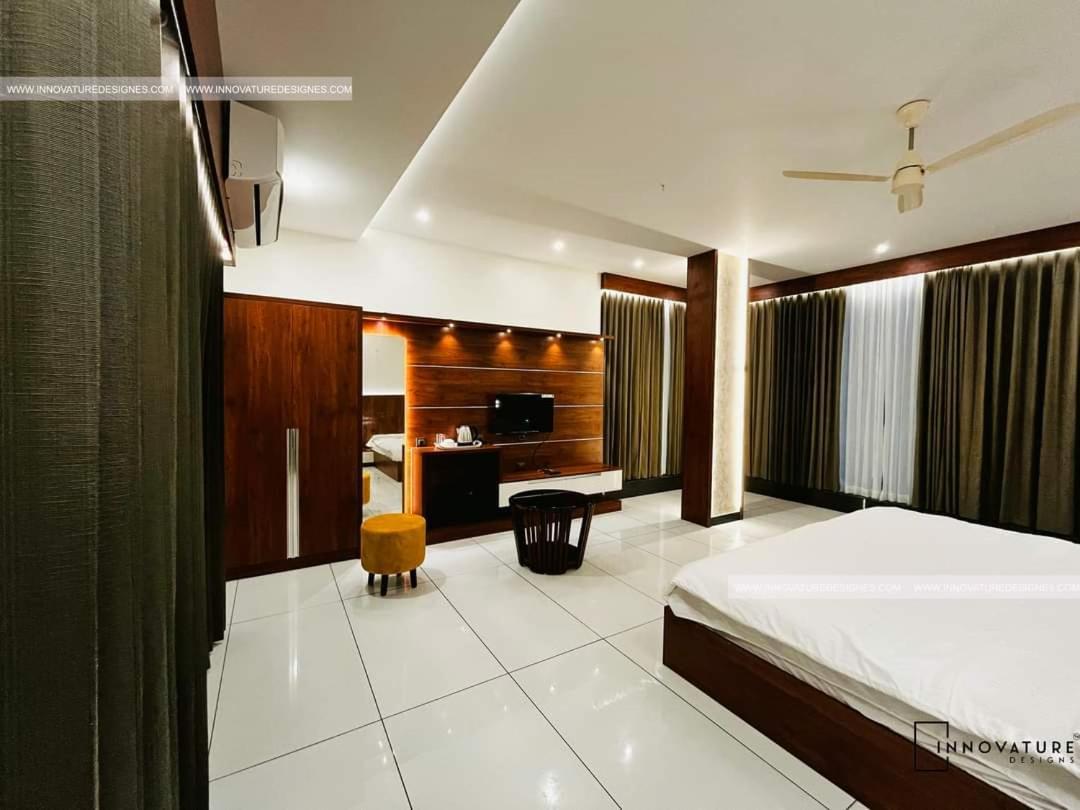 Hotel 24Inn Residency Pathanāmthitta エクステリア 写真