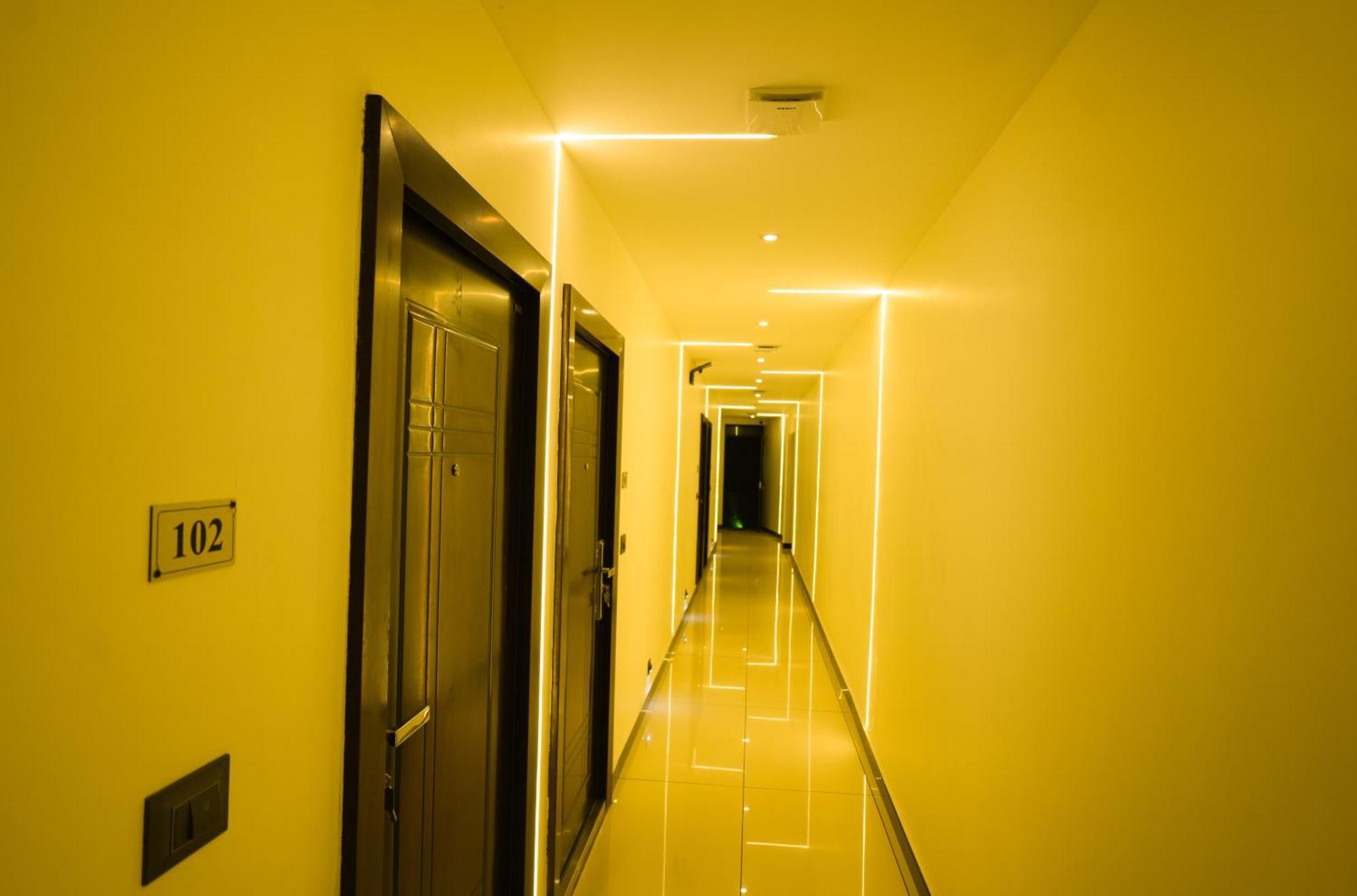 Hotel 24Inn Residency Pathanāmthitta エクステリア 写真