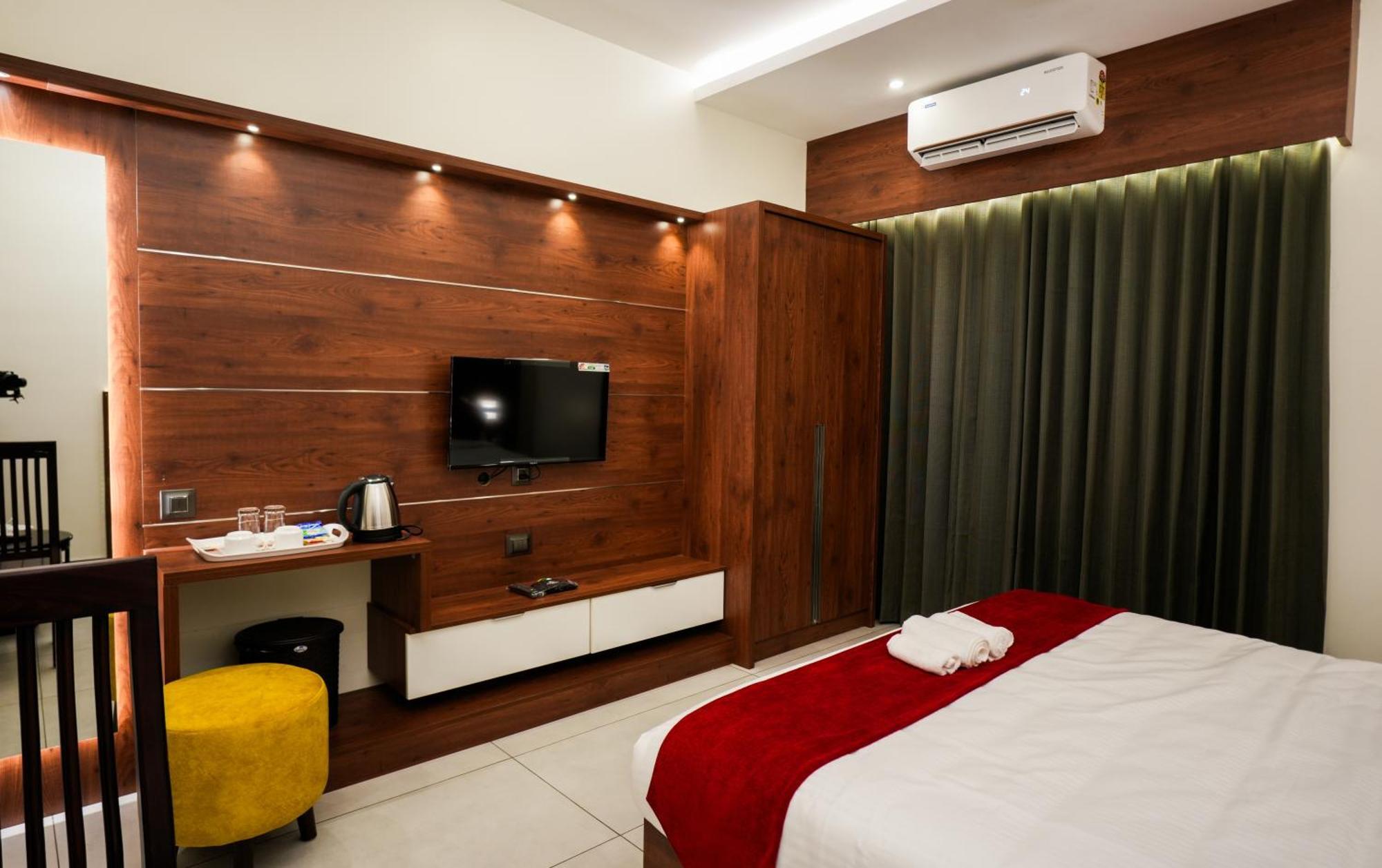 Hotel 24Inn Residency Pathanāmthitta エクステリア 写真